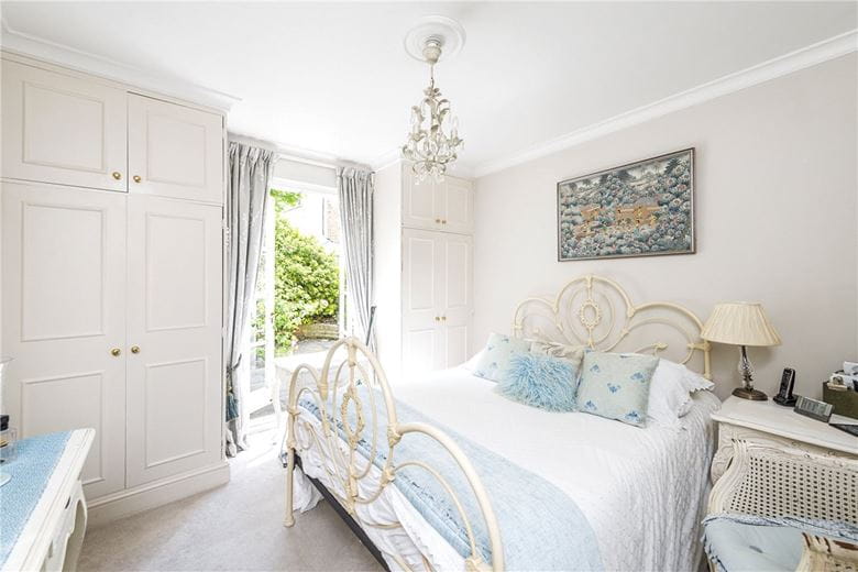 1 bedroom flat, Bishops Road, London SW6 - Available