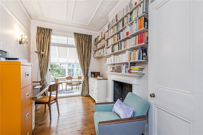 2 bedroom flat, Hestercombe Avenue, London SW6 - Let Agreed