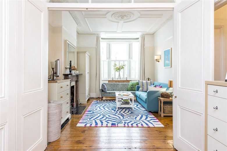 2 bedroom flat, Hestercombe Avenue, London SW6 - Let Agreed