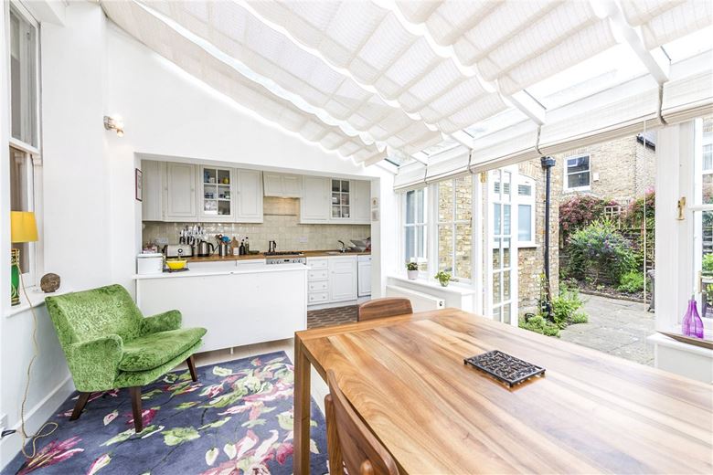 2 bedroom flat, Hestercombe Avenue, London SW6 - Let Agreed