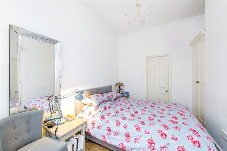 2 bedroom flat, Hestercombe Avenue, London SW6 - Let Agreed
