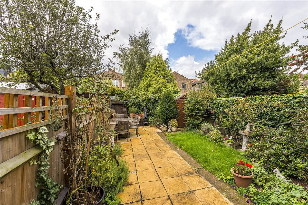 2 bedroom flat, Inglethorpe Street, London SW6 - Let Agreed