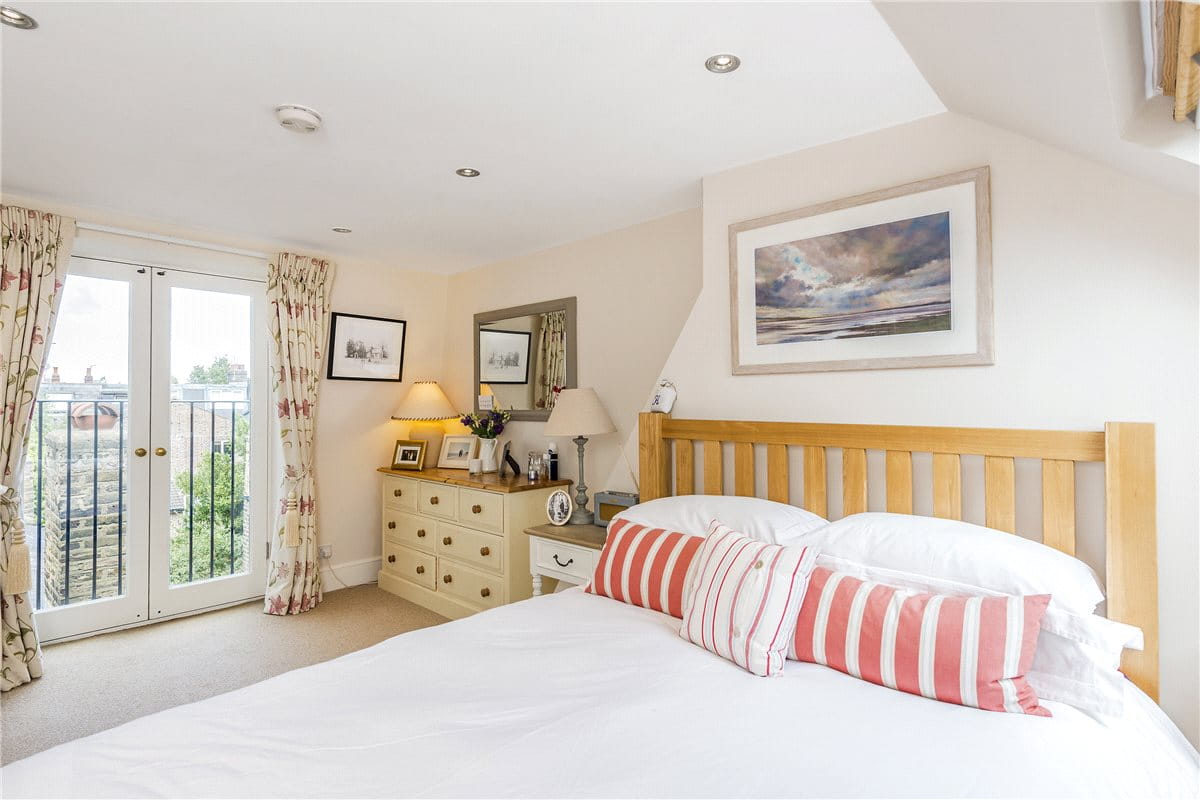 2 bedroom flat, Inglethorpe Street, London SW6 - Let Agreed