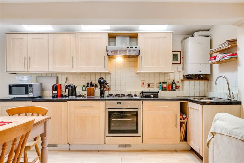 2 bedroom flat, Gilstead Road, London SW6 - Available