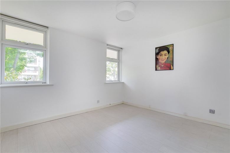 2 bedroom flat, Philpot Square, London SW6 - Available