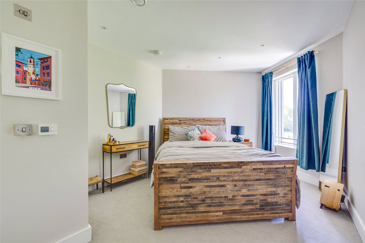 2 bedroom flat, Lillie Road, London SW6 - Available