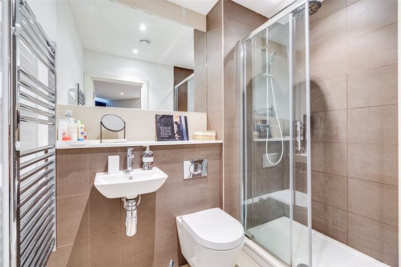 2 bedroom flat, Lillie Road, London SW6 - Available