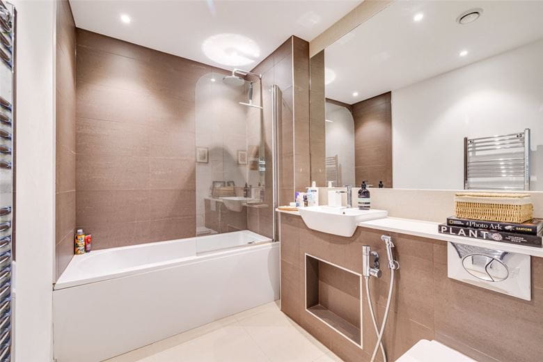 2 bedroom flat, Lillie Road, London SW6 - Available