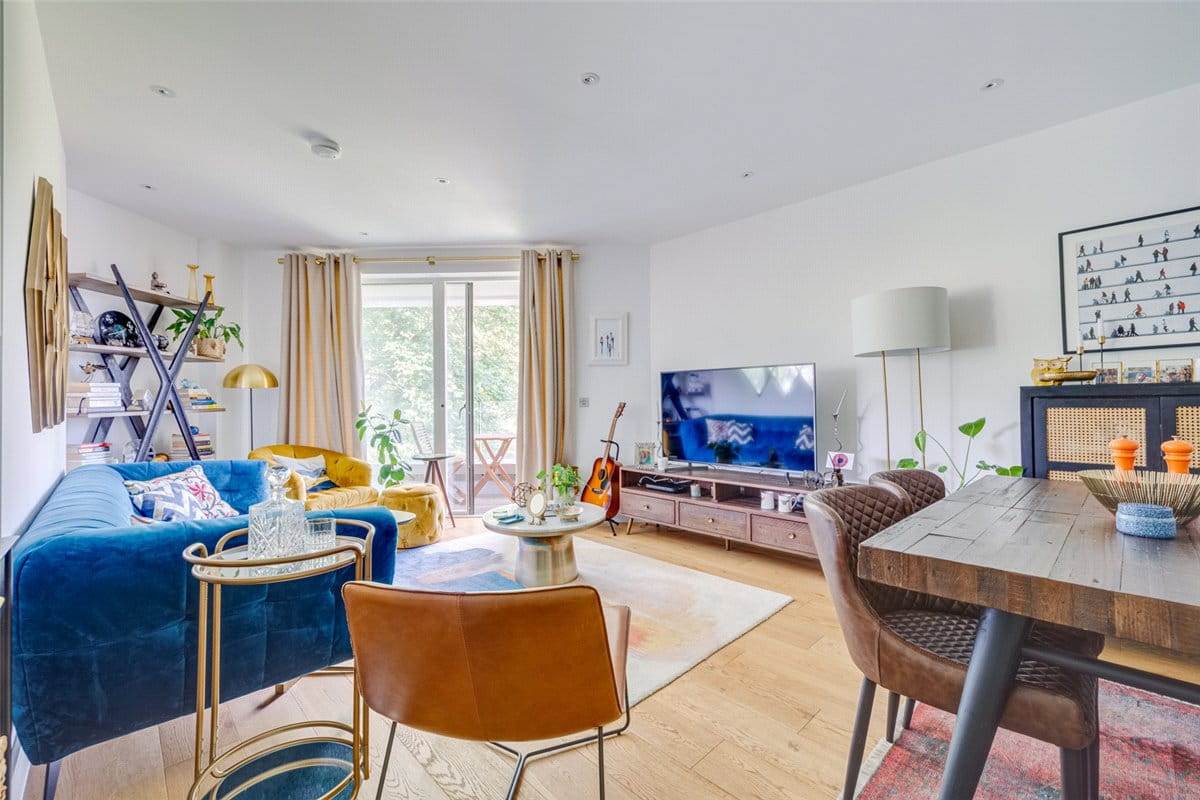 2 bedroom flat, Lillie Road, London SW6 - Available