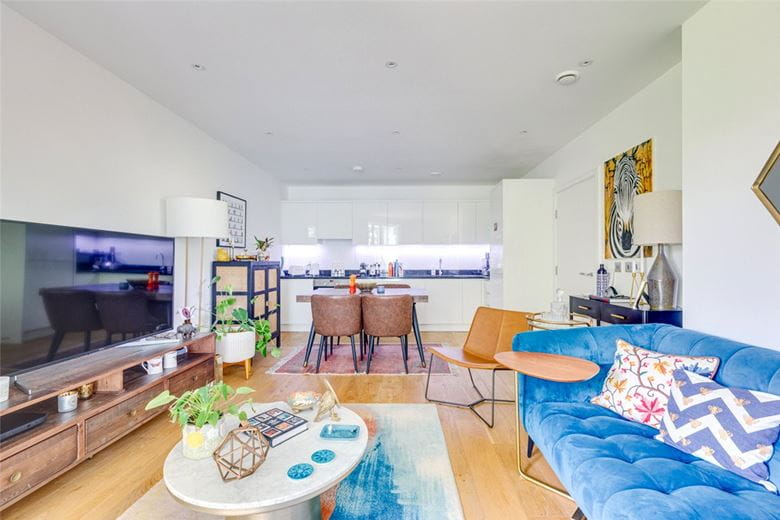 2 bedroom flat, Lillie Road, London SW6 - Available