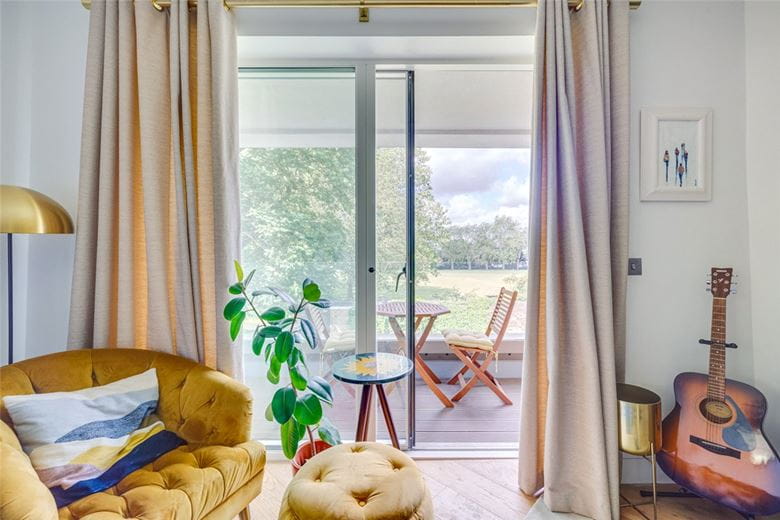 2 bedroom flat, Lillie Road, London SW6 - Available