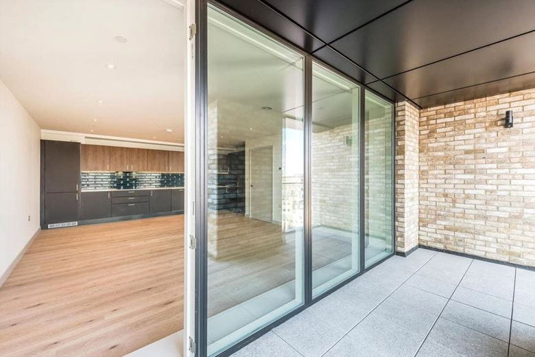 2 bedroom flat, Heckfield Place, London SW6