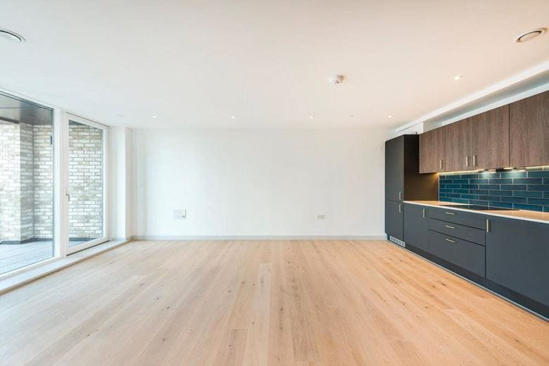 2 bedroom flat, Heckfield Place, London SW6