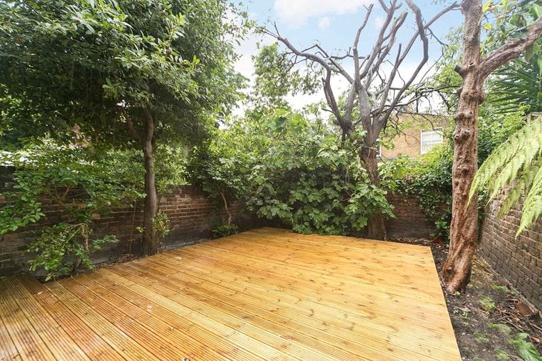 2 bedroom flat, Racton Road, London SW6 - Available