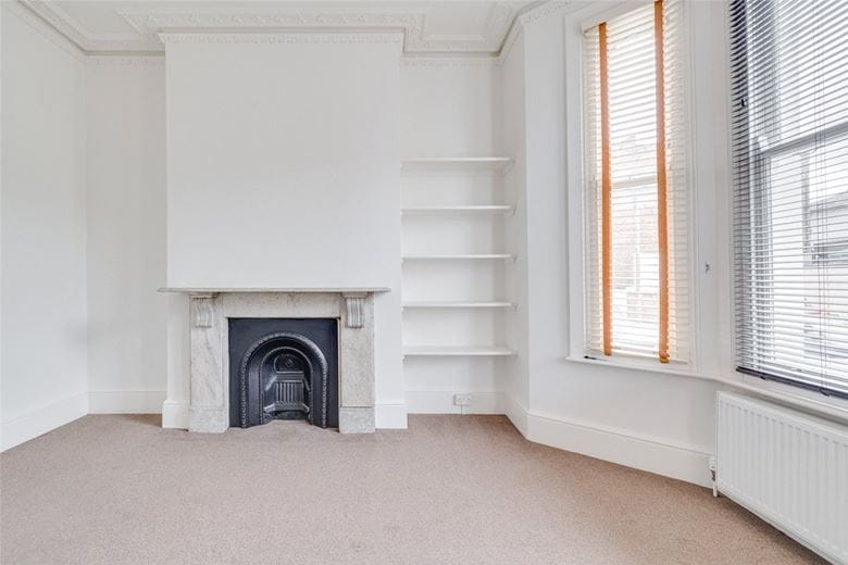 3 bedroom flat, Westcroft Square, London W6 - Available