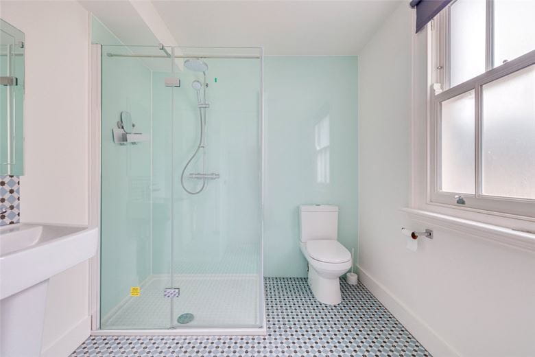 3 bedroom flat, Westcroft Square, London W6 - Available