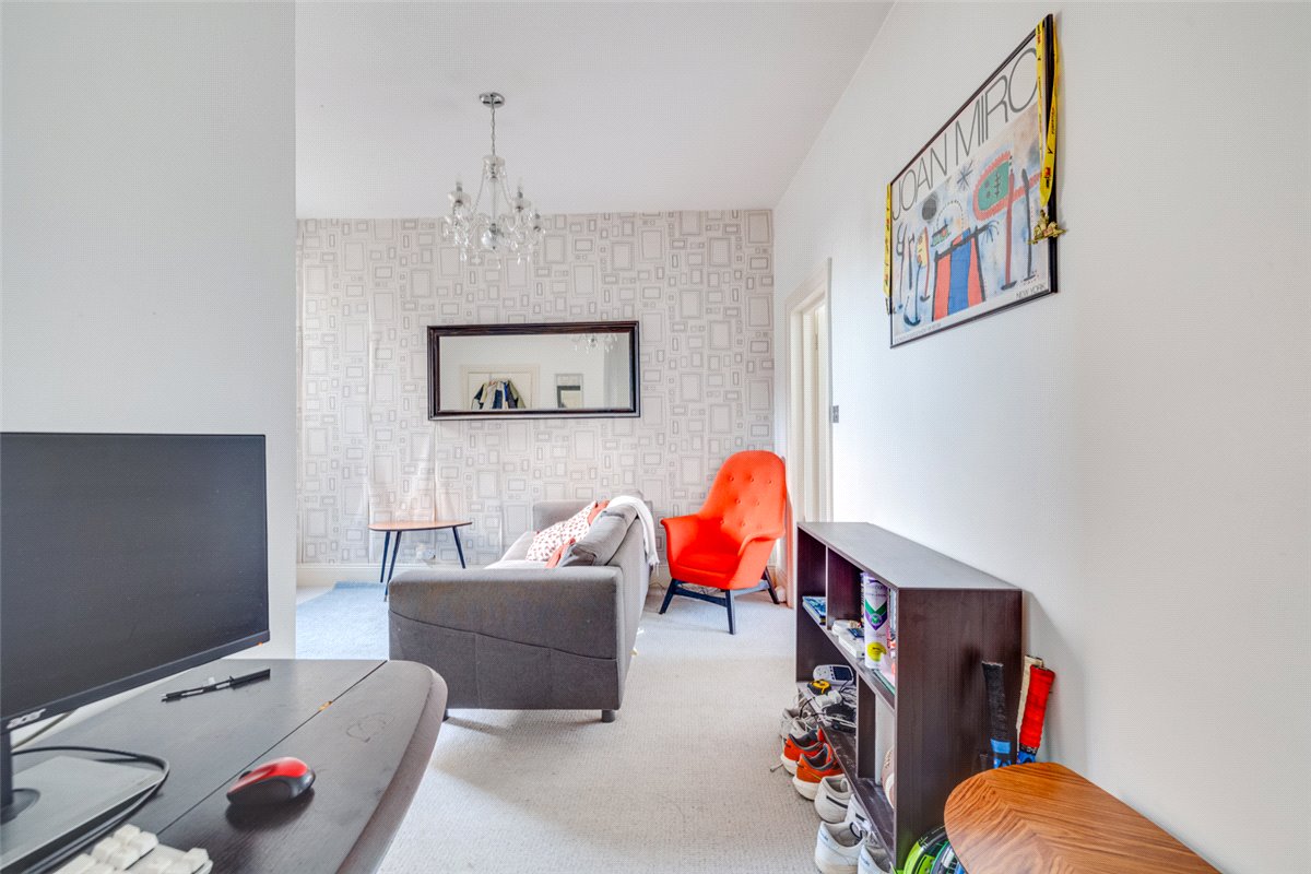 2 bedroom flat, Fulham Road, London SW6 - Available