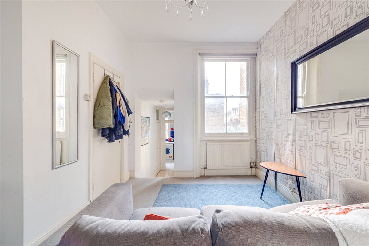 2 bedroom flat, Fulham Road, London SW6 - Available
