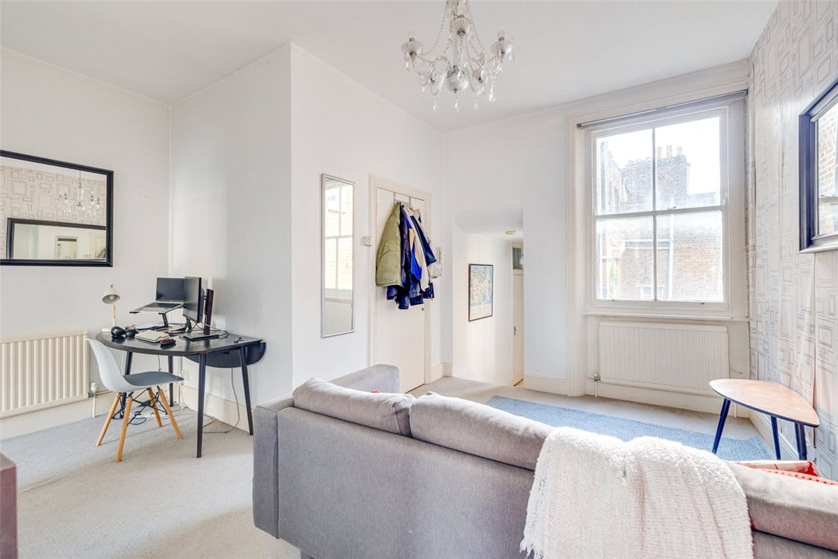 2 bedroom flat, Fulham Road, London SW6 - Available