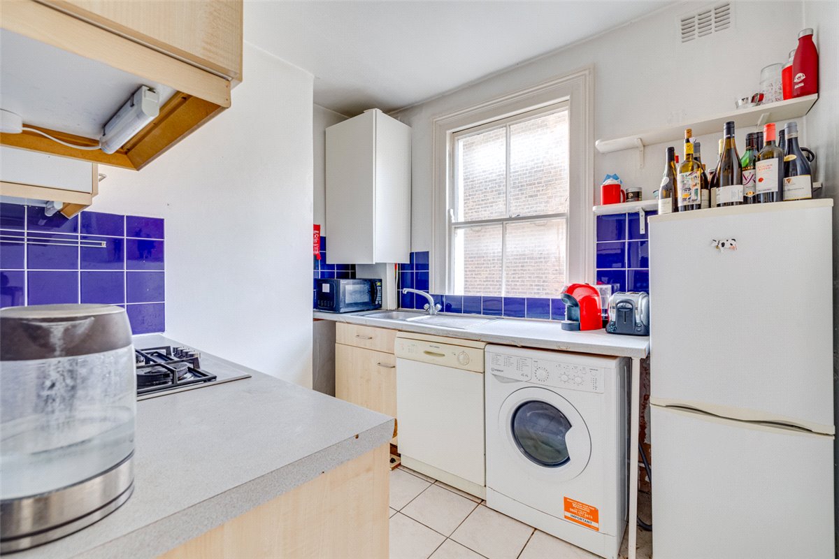 2 bedroom flat, Fulham Road, London SW6 - Available