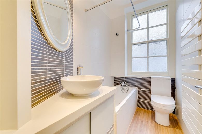 2 bedroom flat, Fulham Road, London SW10 - Let Agreed