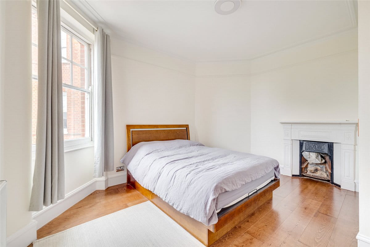 3 bedroom flat, Arundel Mansions, Kelvedon Road SW6
