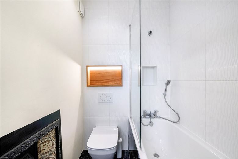 3 bedroom flat, Arundel Mansions, Kelvedon Road SW6