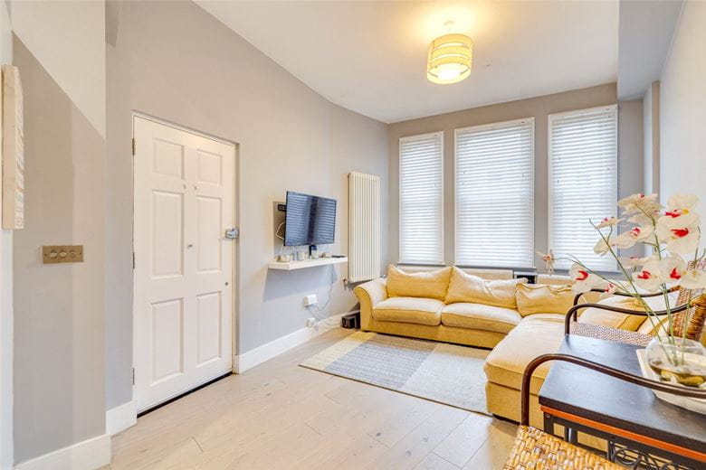 3 bedroom flat, Stephendale Road, London SW6 - Let Agreed