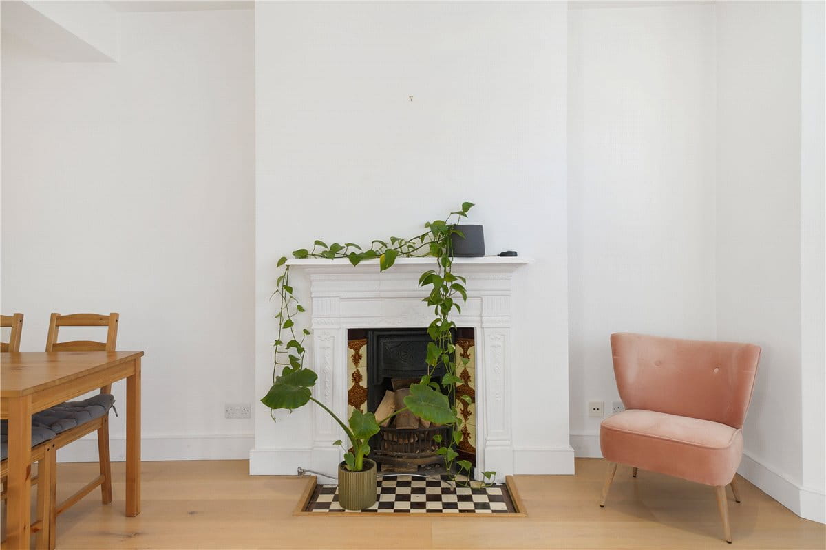 2 bedroom flat, Langthorne Street, London SW6