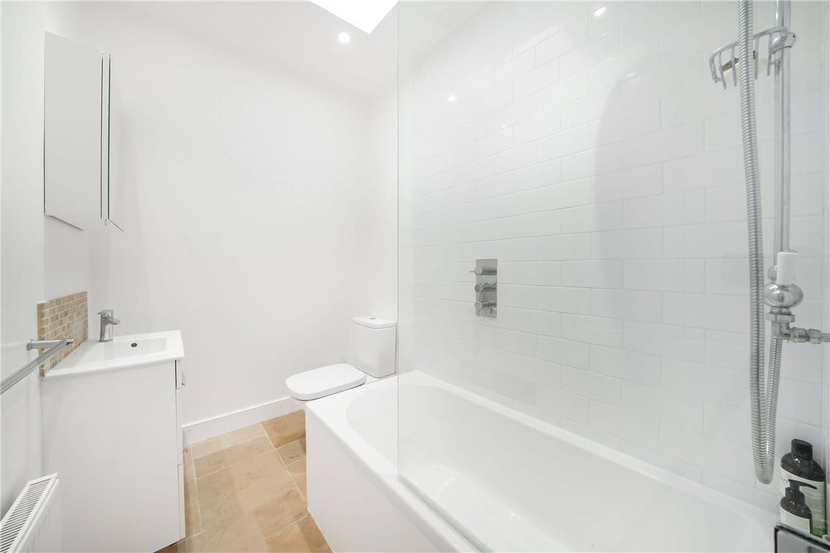2 bedroom flat, Langthorne Street, London SW6