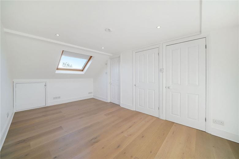 2 bedroom flat, Langthorne Street, London SW6