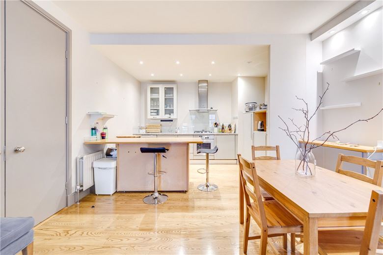 2 bedroom flat, Farm Lane, London SW6 - Let Agreed