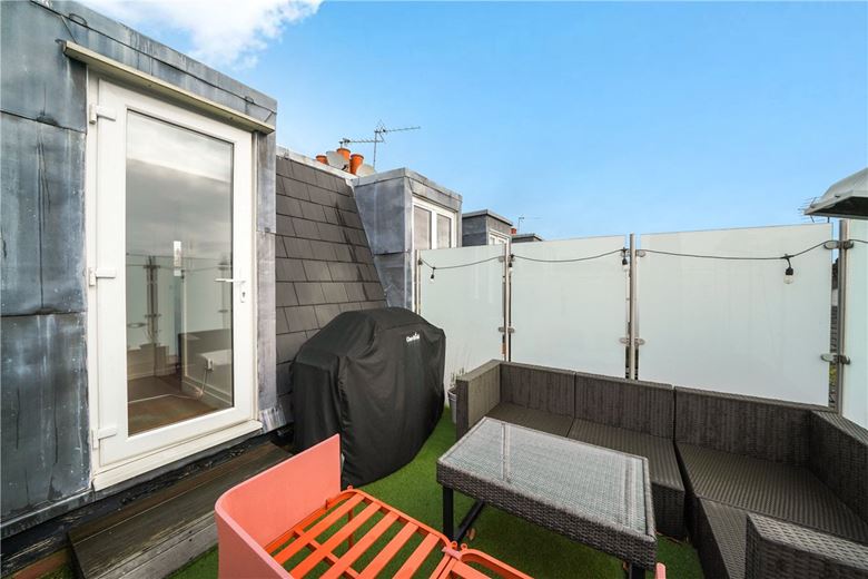 3 bedroom flat, Wardo Avenue, London SW6 - Let Agreed