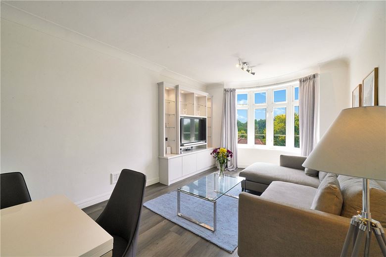 1 bedroom flat, Fulham High Street, London SW6 - Available