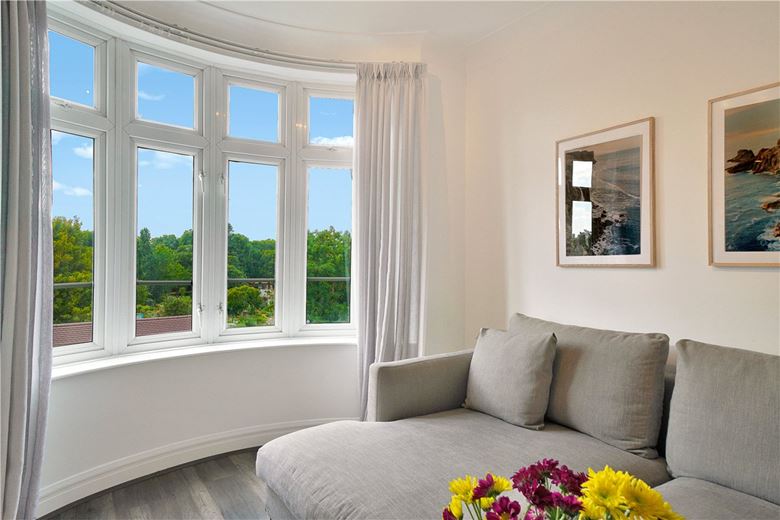 1 bedroom flat, Fulham High Street, London SW6 - Available
