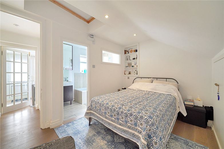 2 bedroom flat, Rigault Road, London SW6 - Let Agreed