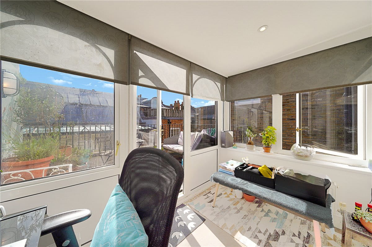 2 bedroom flat, Rigault Road, London SW6 - Let Agreed