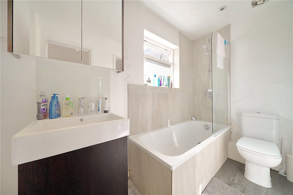 2 bedroom flat, Rigault Road, London SW6 - Let Agreed