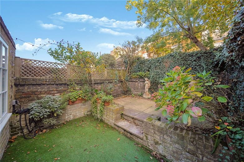 4 bedroom house, Alderville Road, London SW6 - Available