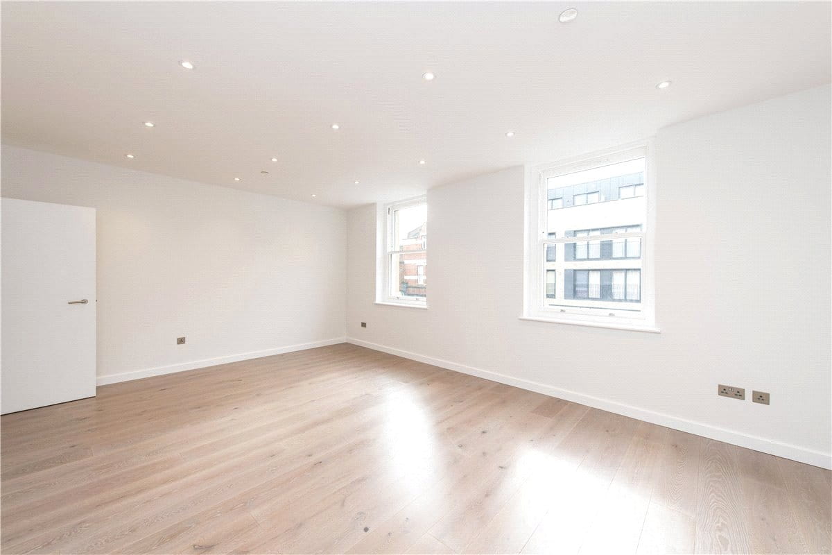 1 bedroom flat, King Street, Hammersmith W6 - Available