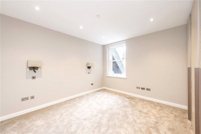 1 bedroom flat, King Street, Hammersmith W6 - Available
