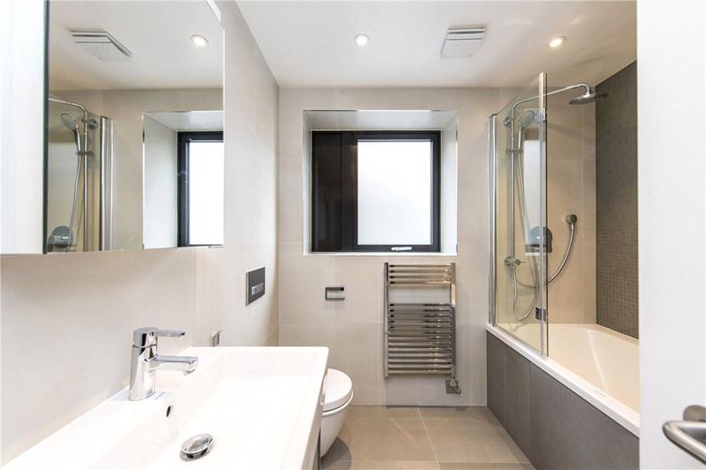 1 bedroom flat, King Street, Hammersmith W6 - Available