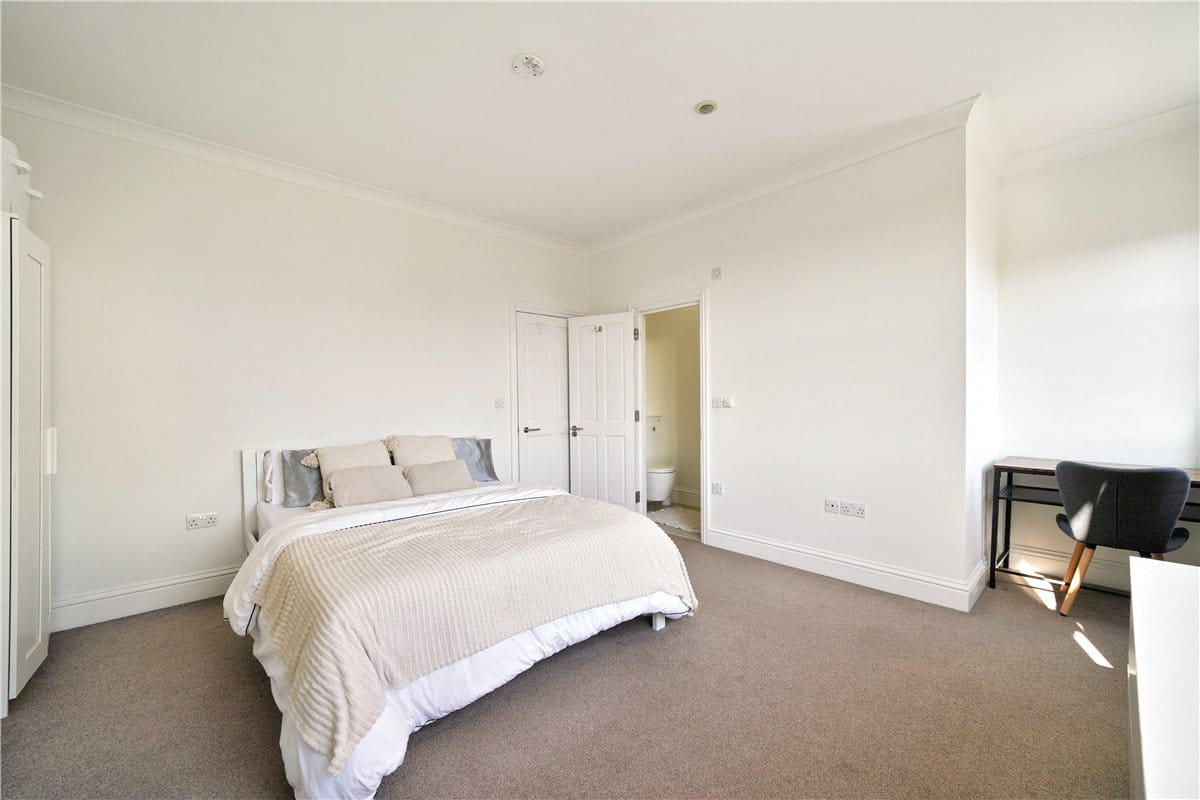 2 bedroom maisonette, Westcroft Square, London W6 - Available