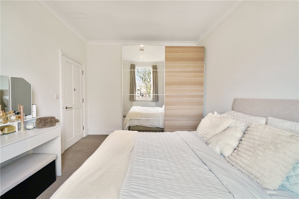 2 bedroom maisonette, Westcroft Square, London W6 - Available