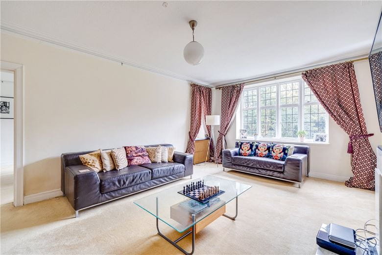 4 bedroom flat, Wildcroft Road, London SW15 - Available