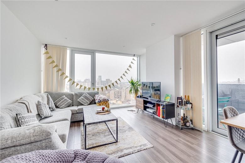 2 bedroom flat, Spectrum Way, London SW18 - Available