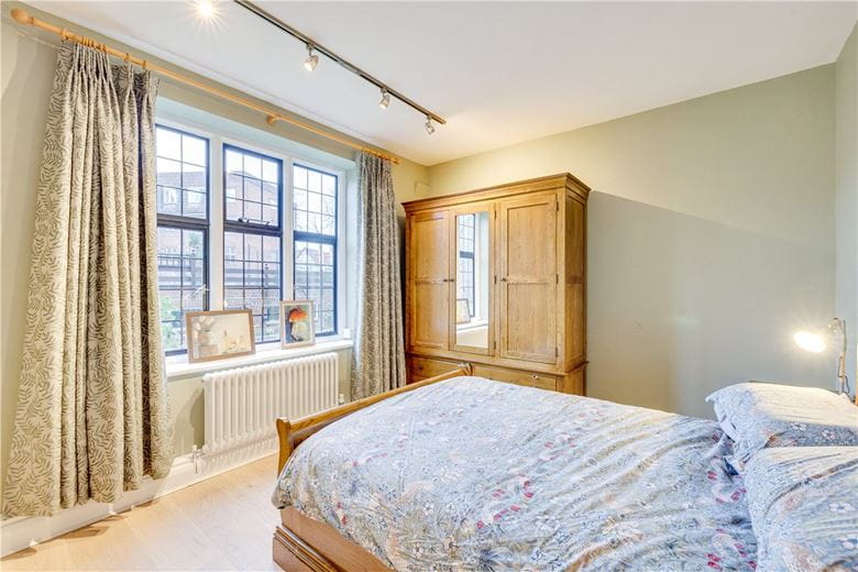 4 bedroom flat, Portsmouth Road, London SW15 - Available