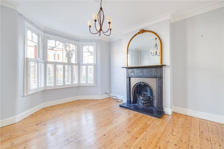 4 bedroom house, Pulborough Road, London SW18 - Available