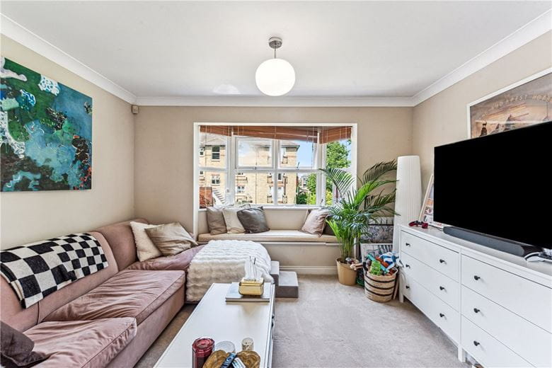 2 bedroom flat, Clockhouse Place, London SW15 - Let Agreed
