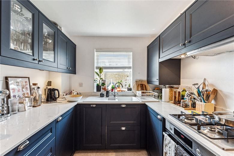 2 bedroom flat, Clockhouse Place, London SW15 - Let Agreed